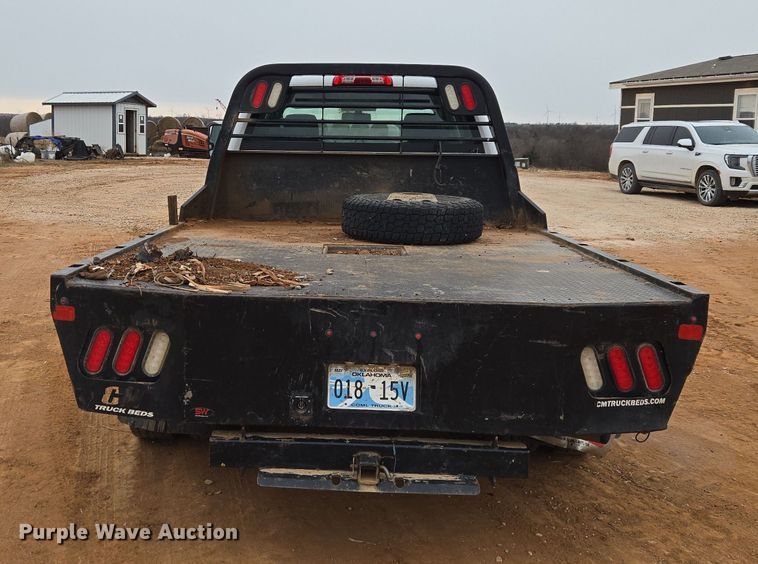 image for item ET1173 2017 Chevrolet Silverado 3500HD Crew Cab flatbed truck