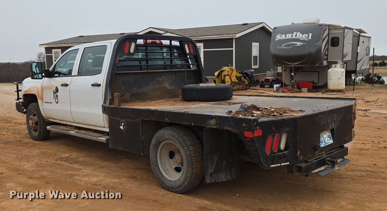 image for item ET1173 2017 Chevrolet Silverado 3500HD Crew Cab flatbed truck