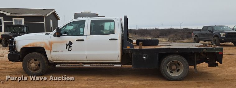 image for item ET1173 2017 Chevrolet Silverado 3500HD Crew Cab flatbed truck