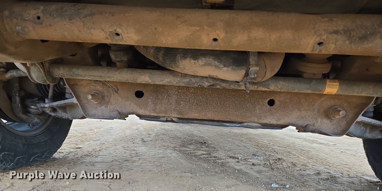 image for item ET1173 2017 Chevrolet Silverado 3500HD Crew Cab flatbed truck