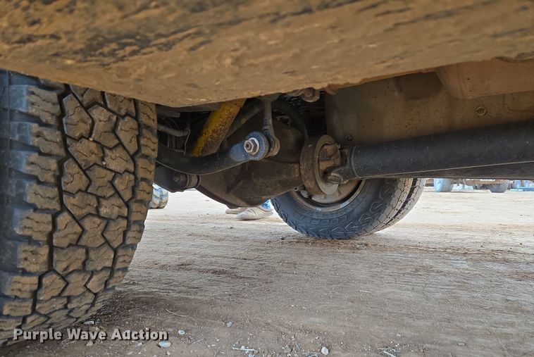 image for item ET1173 2017 Chevrolet Silverado 3500HD Crew Cab flatbed truck