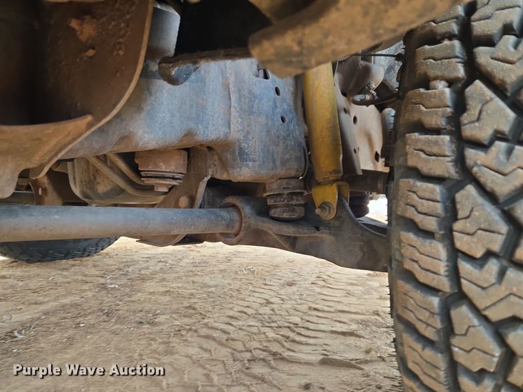 image for item ET1173 2017 Chevrolet Silverado 3500HD Crew Cab flatbed truck