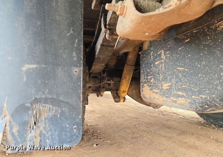 image for item ET1173 2017 Chevrolet Silverado 3500HD Crew Cab flatbed truck