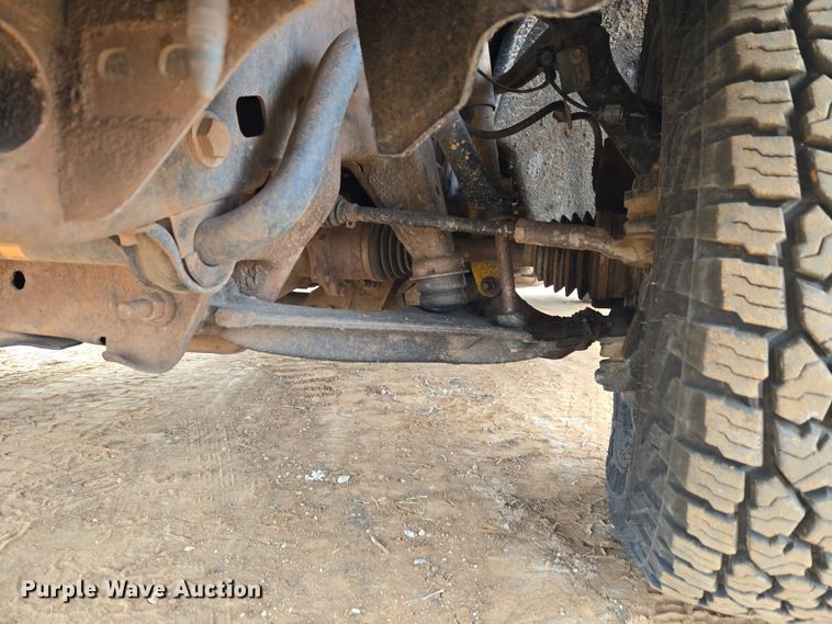 image for item ET1173 2017 Chevrolet Silverado 3500HD Crew Cab flatbed truck