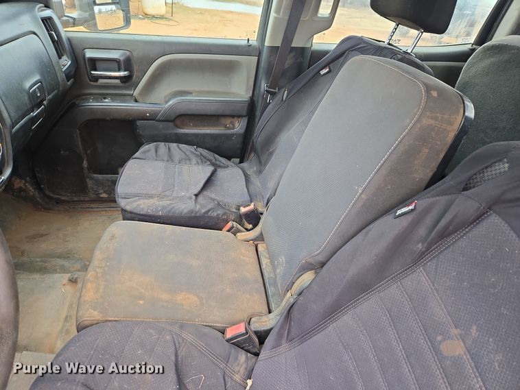 image for item ET1173 2017 Chevrolet Silverado 3500HD Crew Cab flatbed truck