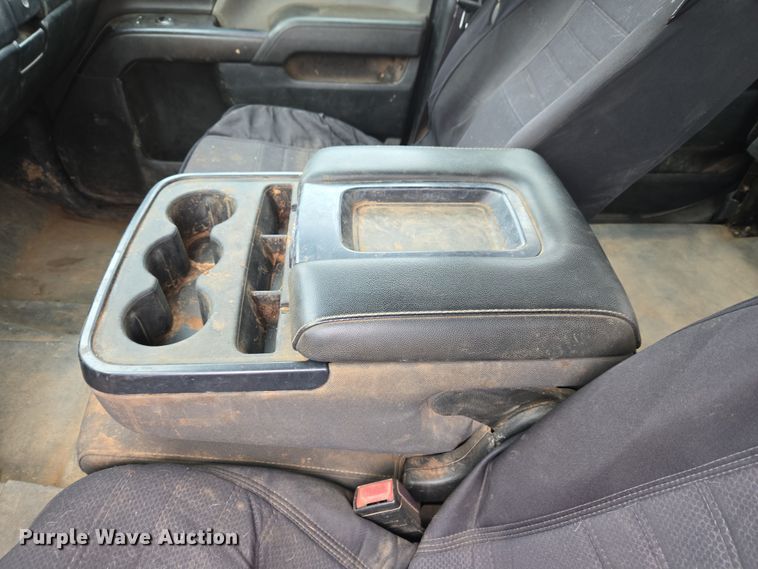 image for item ET1173 2017 Chevrolet Silverado 3500HD Crew Cab flatbed truck