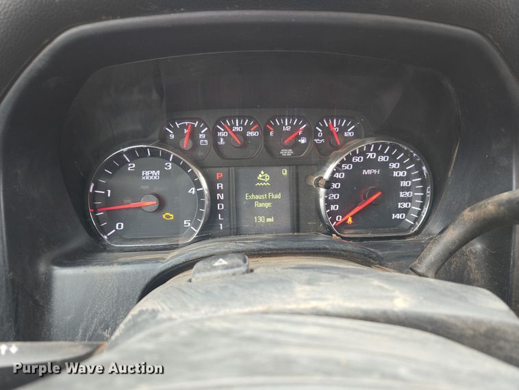 image for item ET1173 2017 Chevrolet Silverado 3500HD Crew Cab flatbed truck