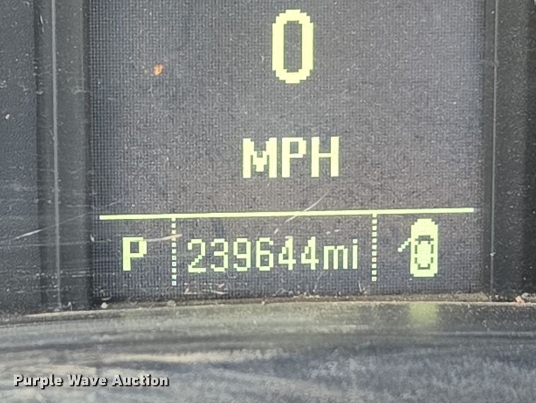 image for item ET1173 2017 Chevrolet Silverado 3500HD Crew Cab flatbed truck