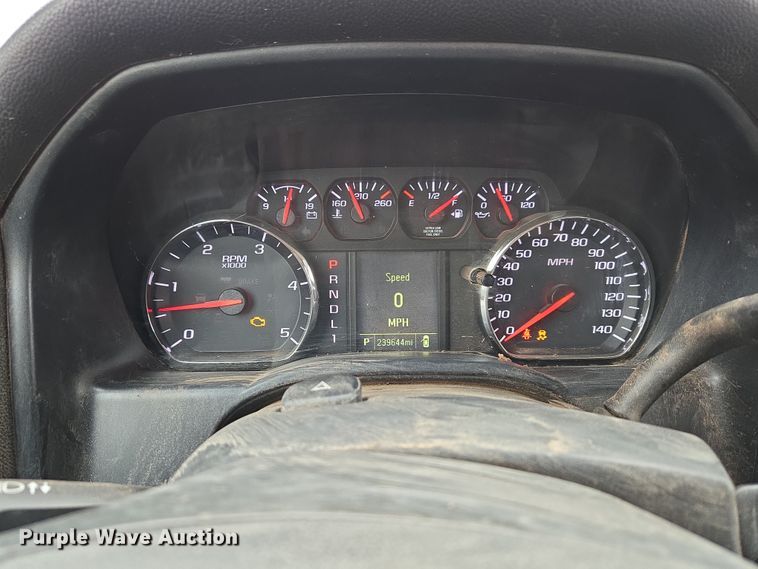 image for item ET1173 2017 Chevrolet Silverado 3500HD Crew Cab flatbed truck