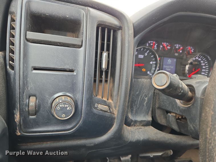 image for item ET1173 2017 Chevrolet Silverado 3500HD Crew Cab flatbed truck