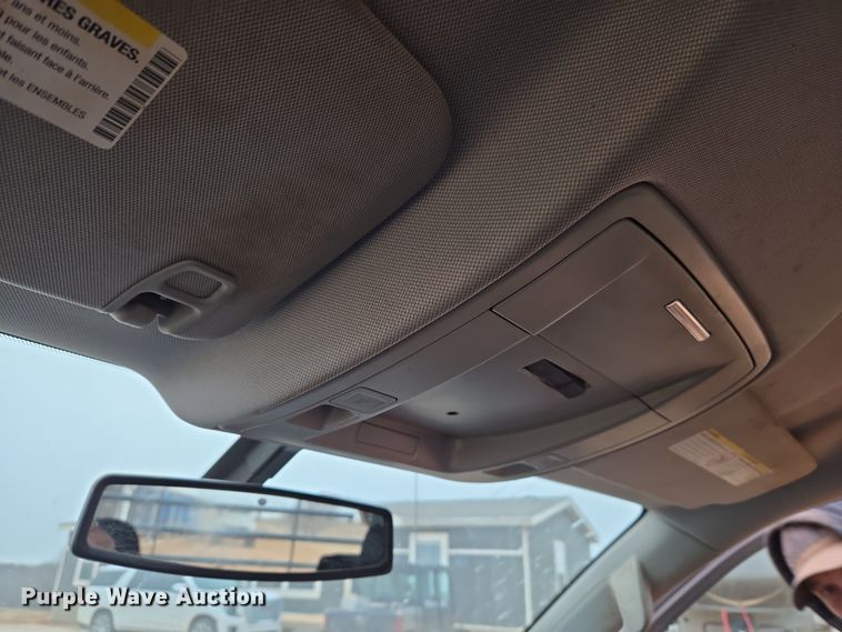 image for item ET1173 2017 Chevrolet Silverado 3500HD Crew Cab flatbed truck