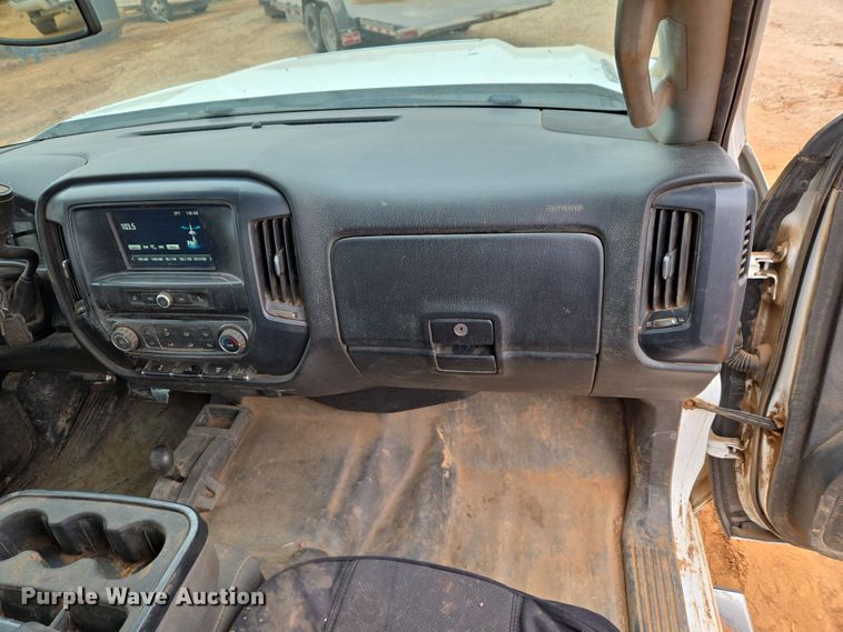 image for item ET1173 2017 Chevrolet Silverado 3500HD Crew Cab flatbed truck