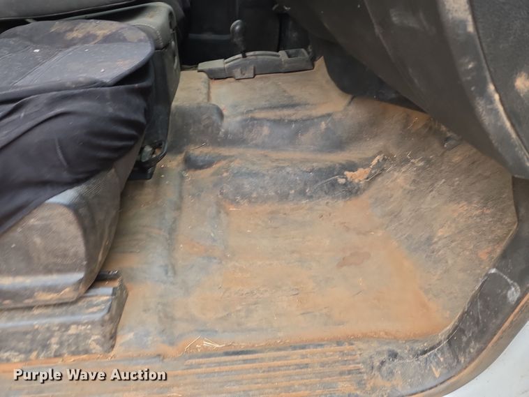 image for item ET1173 2017 Chevrolet Silverado 3500HD Crew Cab flatbed truck