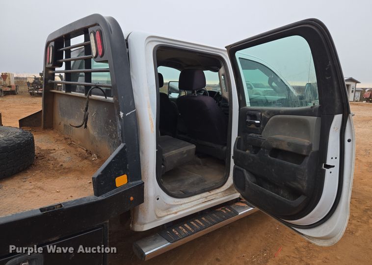 image for item ET1173 2017 Chevrolet Silverado 3500HD Crew Cab flatbed truck