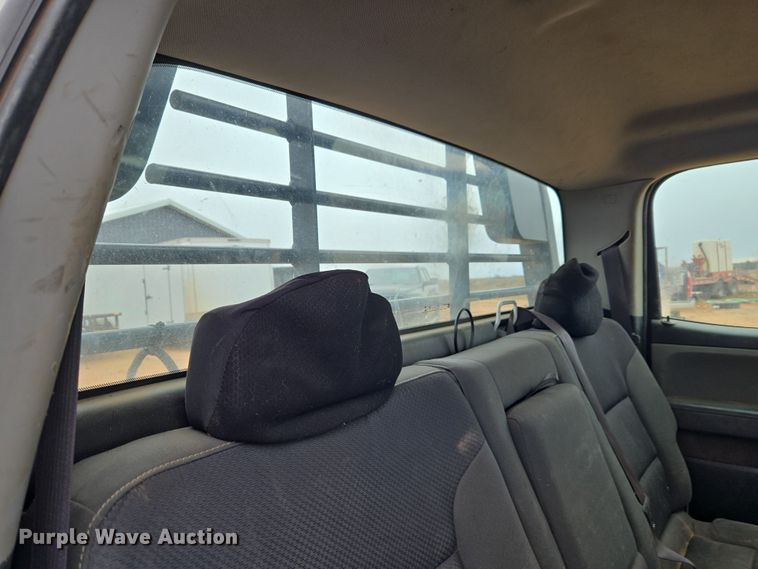 image for item ET1173 2017 Chevrolet Silverado 3500HD Crew Cab flatbed truck