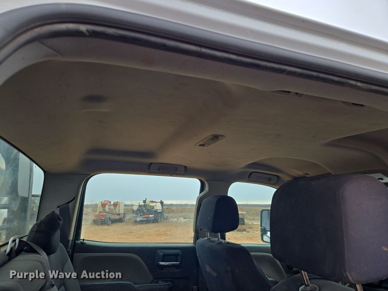 image for item ET1173 2017 Chevrolet Silverado 3500HD Crew Cab flatbed truck