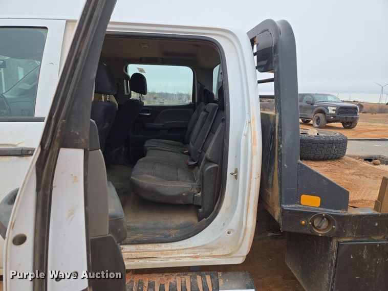 image for item ET1173 2017 Chevrolet Silverado 3500HD Crew Cab flatbed truck