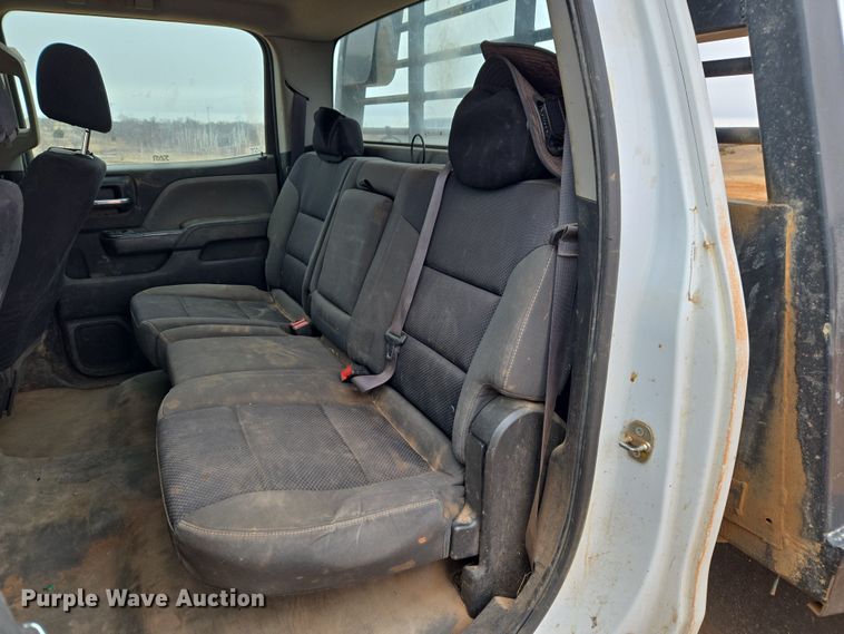 image for item ET1173 2017 Chevrolet Silverado 3500HD Crew Cab flatbed truck