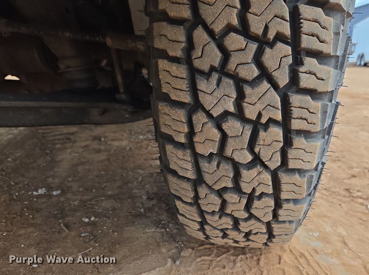 image for item ET1173 2017 Chevrolet Silverado 3500HD Crew Cab flatbed truck