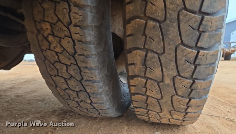 image for item ET1173 2017 Chevrolet Silverado 3500HD Crew Cab flatbed truck