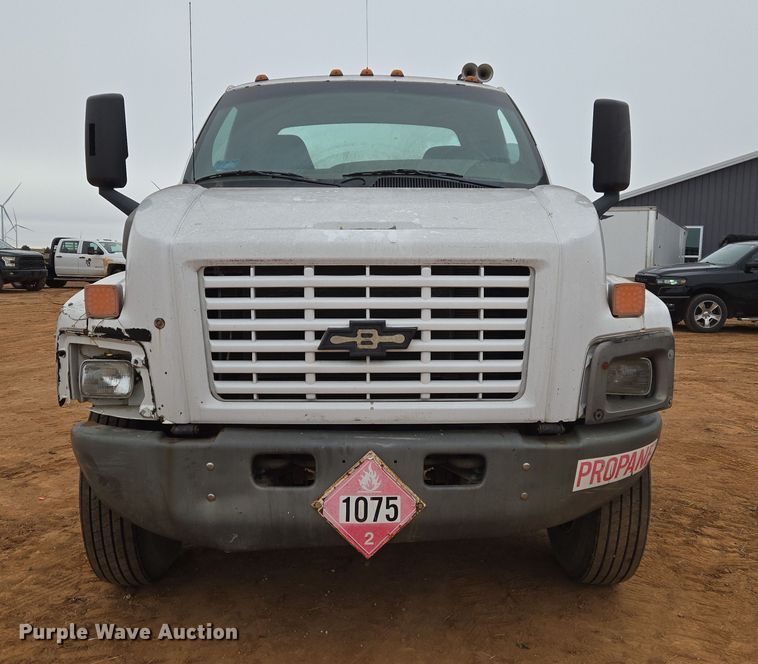 image for item ET1175 2009 Chevrolet C8C truck cab and chassis