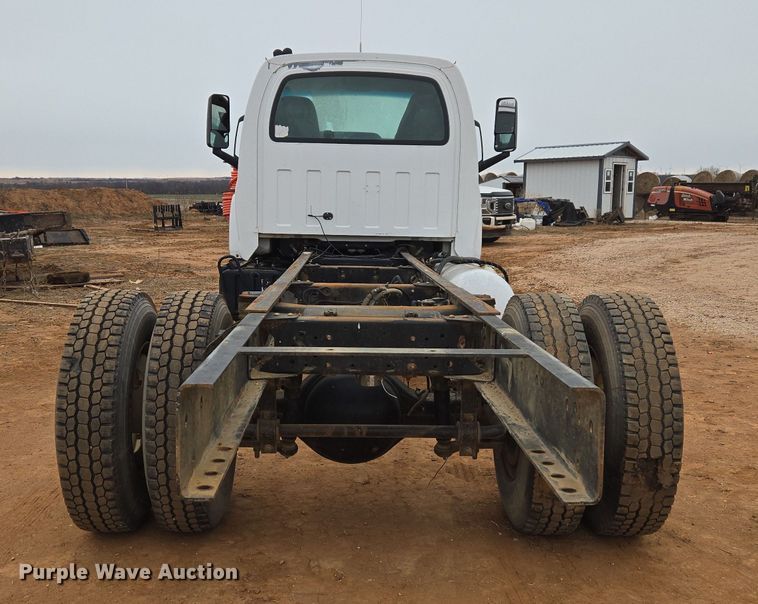image for item ET1175 2009 Chevrolet C8C truck cab and chassis
