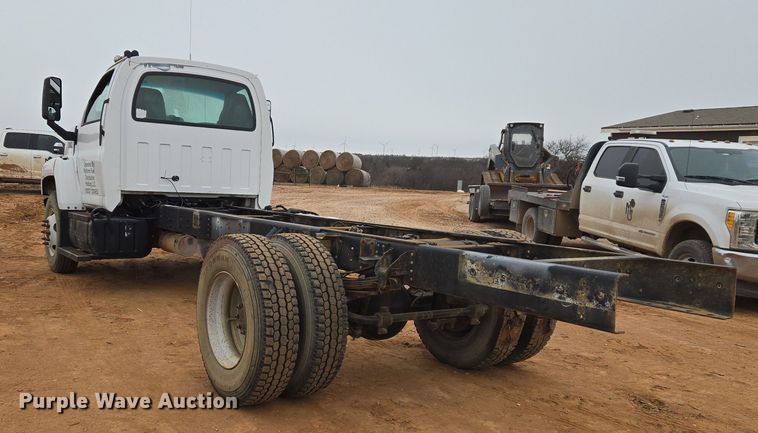 image for item ET1175 2009 Chevrolet C8C truck cab and chassis