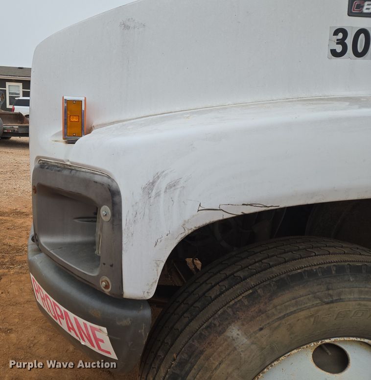 image for item ET1175 2009 Chevrolet C8C truck cab and chassis