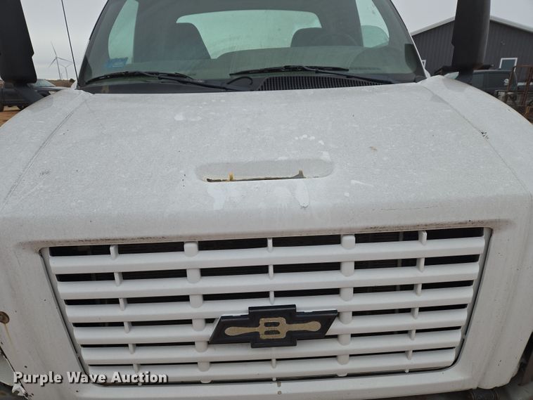 image for item ET1175 2009 Chevrolet C8C truck cab and chassis