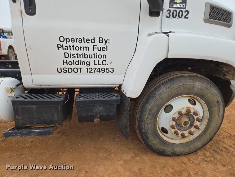 image for item ET1175 2009 Chevrolet C8C truck cab and chassis