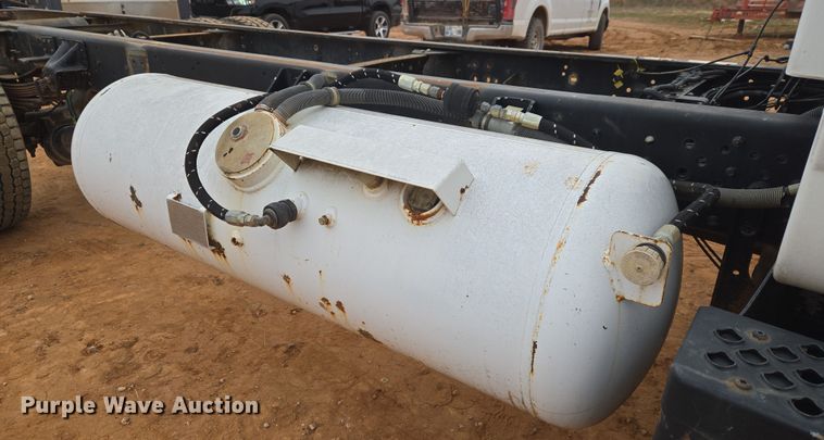 image for item ET1175 2009 Chevrolet C8C truck cab and chassis