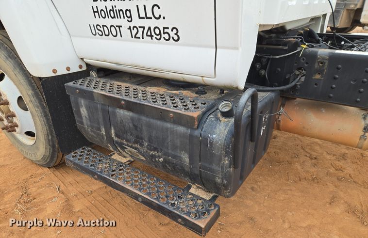 image for item ET1175 2009 Chevrolet C8C truck cab and chassis