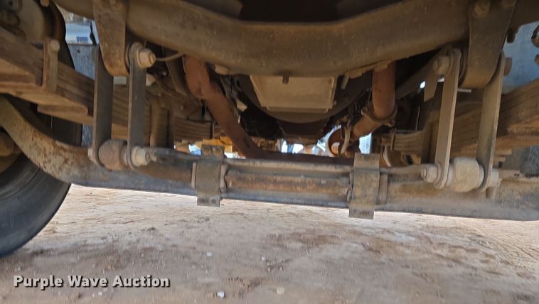 image for item ET1175 2009 Chevrolet C8C truck cab and chassis