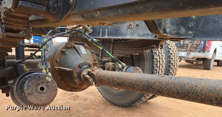 image for item ET1175 2009 Chevrolet C8C truck cab and chassis