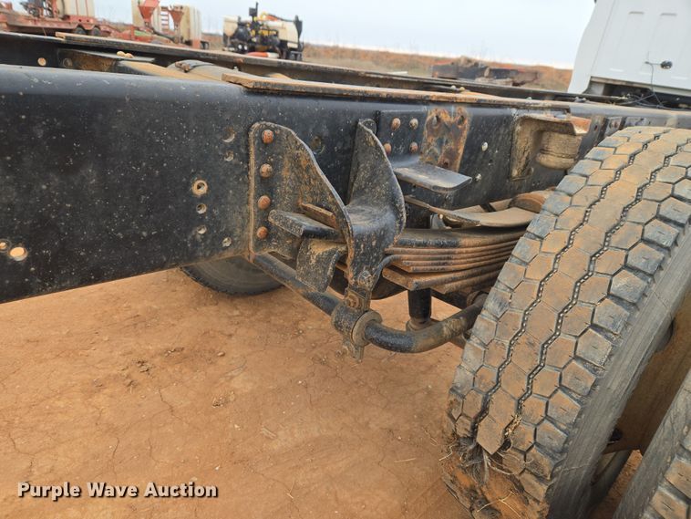 image for item ET1175 2009 Chevrolet C8C truck cab and chassis