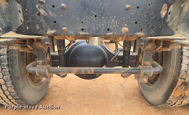 image for item ET1175 2009 Chevrolet C8C truck cab and chassis