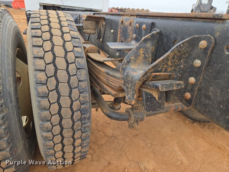 image for item ET1175 2009 Chevrolet C8C truck cab and chassis