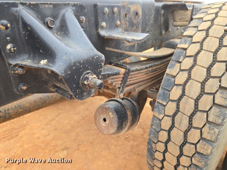 image for item ET1175 2009 Chevrolet C8C truck cab and chassis