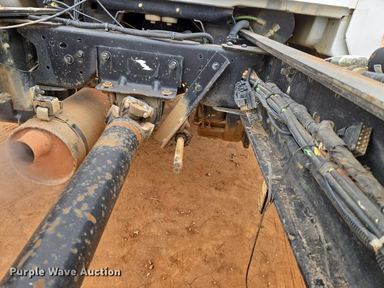 image for item ET1175 2009 Chevrolet C8C truck cab and chassis