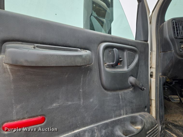 image for item ET1175 2009 Chevrolet C8C truck cab and chassis