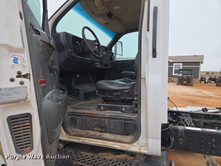 image for item ET1175 2009 Chevrolet C8C truck cab and chassis