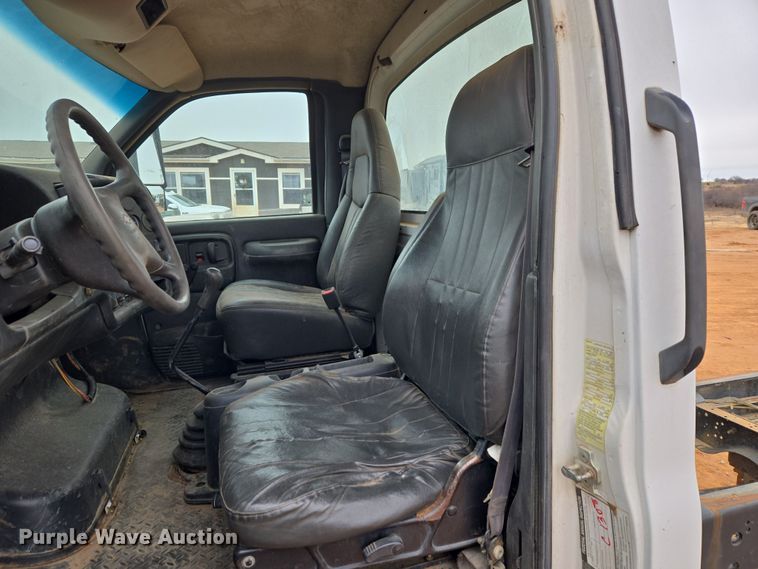 image for item ET1175 2009 Chevrolet C8C truck cab and chassis