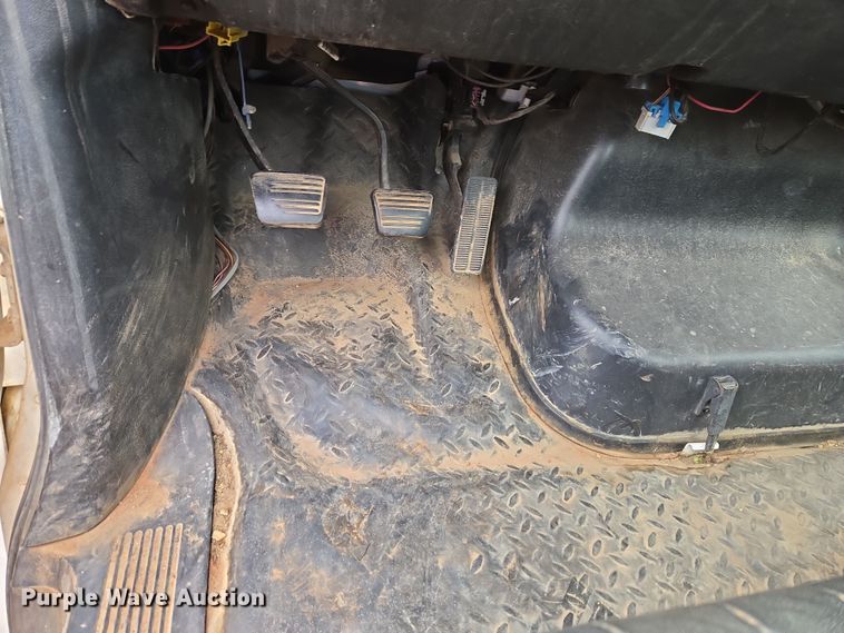 image for item ET1175 2009 Chevrolet C8C truck cab and chassis