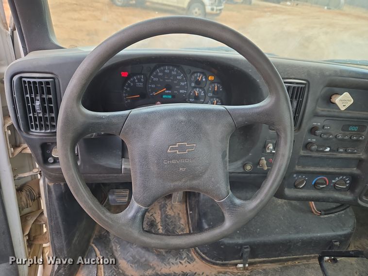 image for item ET1175 2009 Chevrolet C8C truck cab and chassis