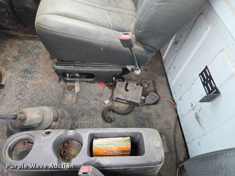 image for item ET1175 2009 Chevrolet C8C truck cab and chassis