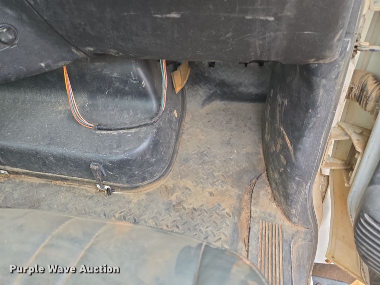 image for item ET1175 2009 Chevrolet C8C truck cab and chassis