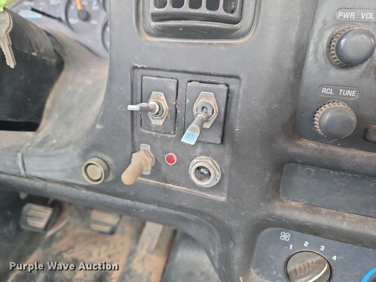 image for item ET1175 2009 Chevrolet C8C truck cab and chassis