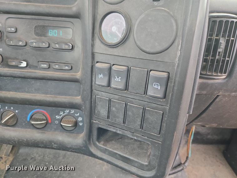 image for item ET1175 2009 Chevrolet C8C truck cab and chassis