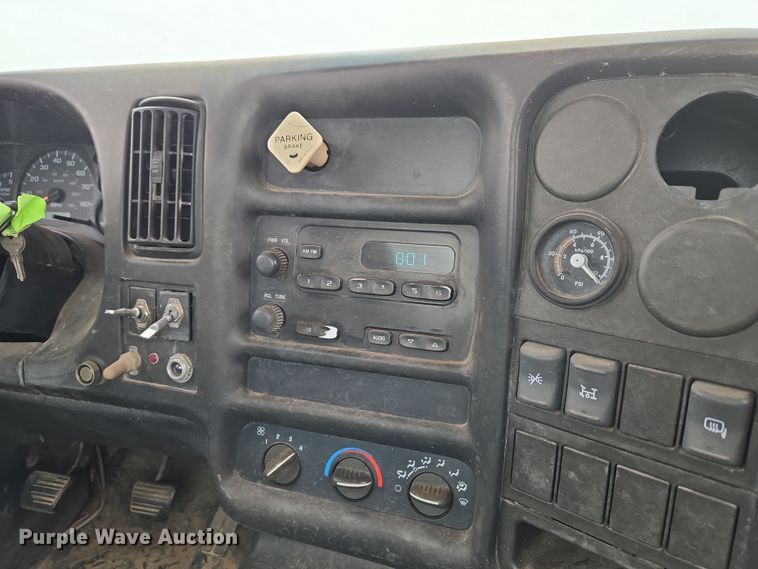 image for item ET1175 2009 Chevrolet C8C truck cab and chassis