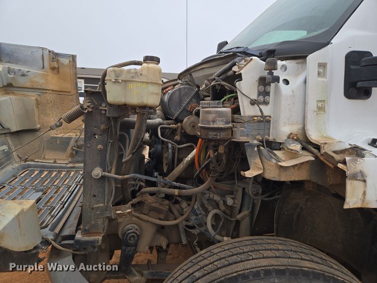 image for item ET1175 2009 Chevrolet C8C truck cab and chassis